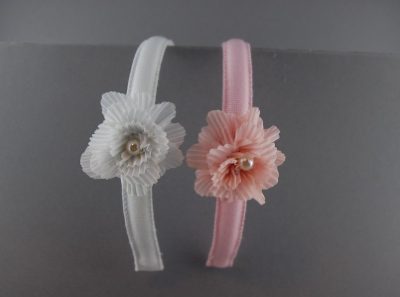 Cerchietto con fiore plisettato e perlina centrale BSC-607