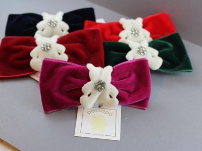 Molletta con fiocco in nastro di velluto con orsetto in velluto con strass MLW-186