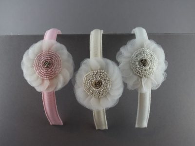 Cerchietto con coccarda in tulle grande con perline e strass BSC-714