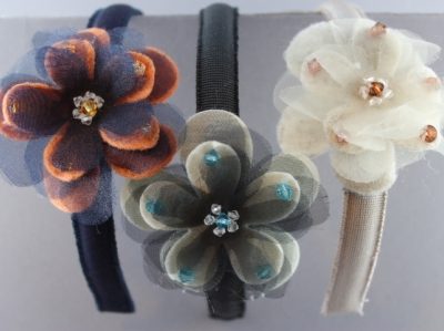 Cerchietto con fiore in panno e voile con perline BSW-701