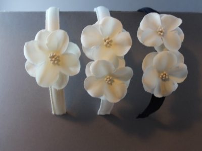 Cerchietto con fiori di seta dura con pistilli BSC-564