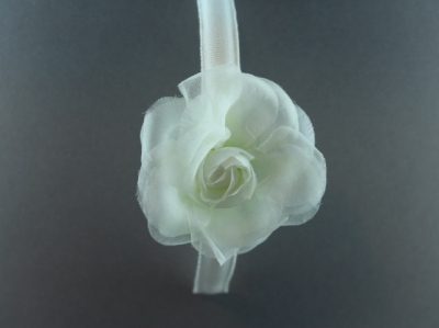 Cerchietto con rosa in seta bianca e salvia BSC-57