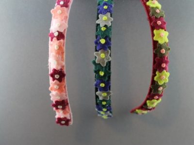 Cerchietto con striscia di piccoli fiorellini in panno colorati BSW-732