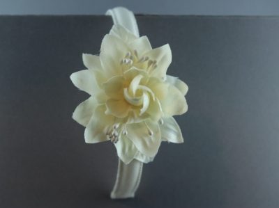 Cerchietto con gardenia con pistilli piccola BSC-622