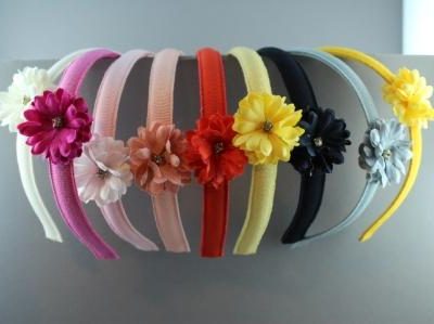 Cerchietto con fiore in tessuto e strass BSC-816