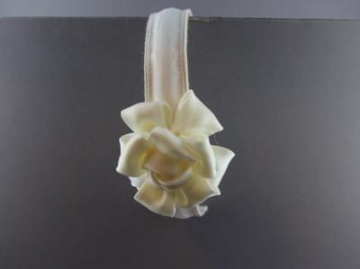 Cerchietto con fiore in nastro di seta tubolare BLC-701