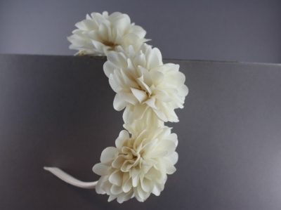 Cerchietto con 3 dalie in tessuto con strass e swarovski BSC-707/3s