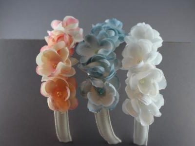 Cerchietto con 7 fiori in poliestere con strass BSC-893