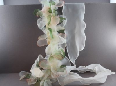 Cintura in canetè e voile con petali in organza di seta CTC-894