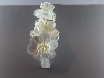 Cerchietto con 3 fiori in madreperla BSC-910