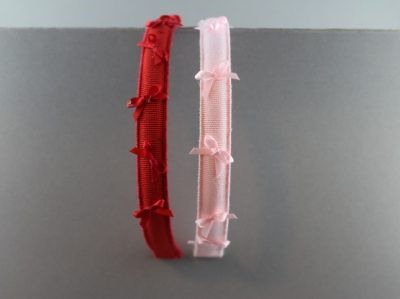 Cerchietto con 8 fiocchettiin raso BSC-908