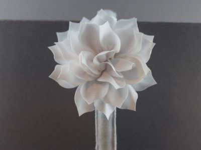 Cerchietto con dalia in tessuto BSC-907