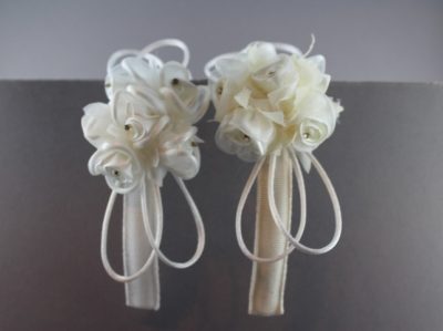 Cerchietto con mazzolino primo di roselline in raso e tulle con strass e fili BSC-706F