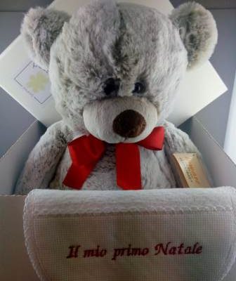 Orsetto peluche con bavaglino ricamato il mio primo natale