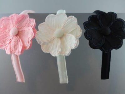 Cerchietto con fiore petali a cuore BSS-1906